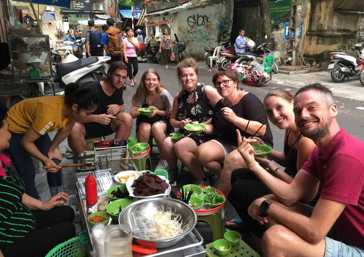 Walking and street food tour in Hanoi